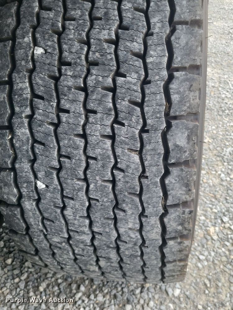 image for item EJ7947 2013 Volvo VNL grain truck