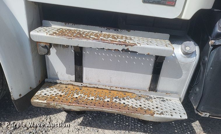 image for item EJ7948 2012 Freightliner  Business Class M2 box truck