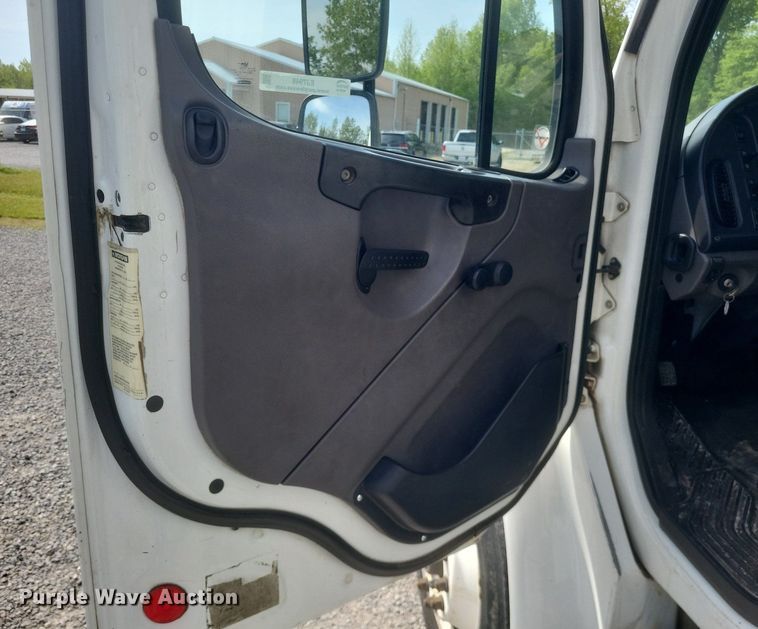 image for item EJ7948 2012 Freightliner  Business Class M2 box truck