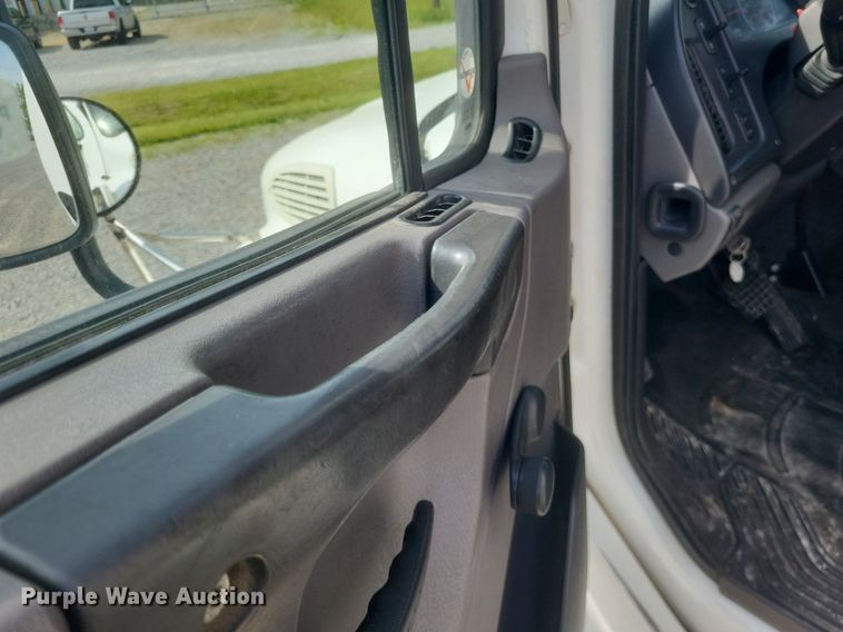 image for item EJ7948 2012 Freightliner  Business Class M2 box truck