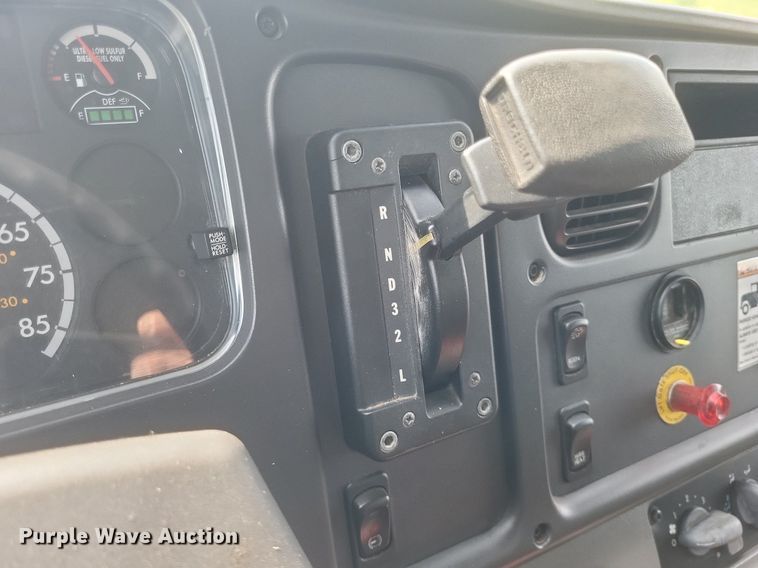 image for item EJ7948 2012 Freightliner  Business Class M2 box truck