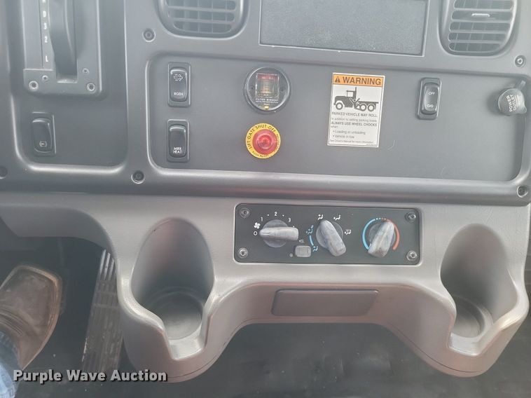 image for item EJ7948 2012 Freightliner  Business Class M2 box truck