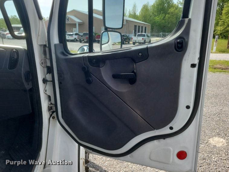 image for item EJ7948 2012 Freightliner  Business Class M2 box truck