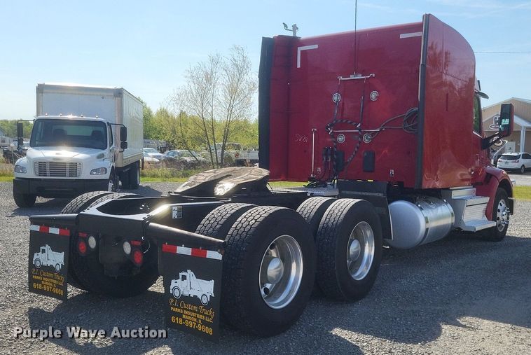 image for item EJ7949 2019 Peterbilt  567 semi truck