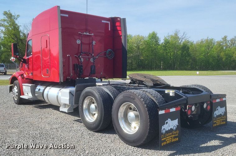 image for item EJ7949 2019 Peterbilt  567 semi truck