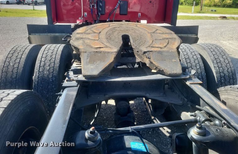 image for item EJ7949 2019 Peterbilt  567 semi truck