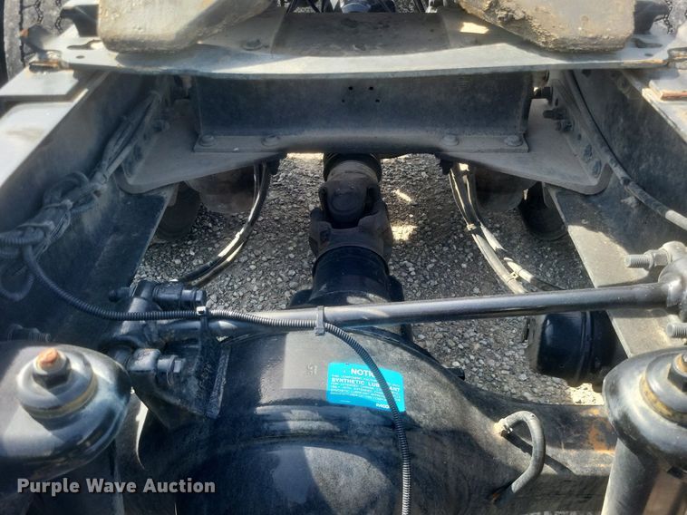 image for item EJ7949 2019 Peterbilt  567 semi truck