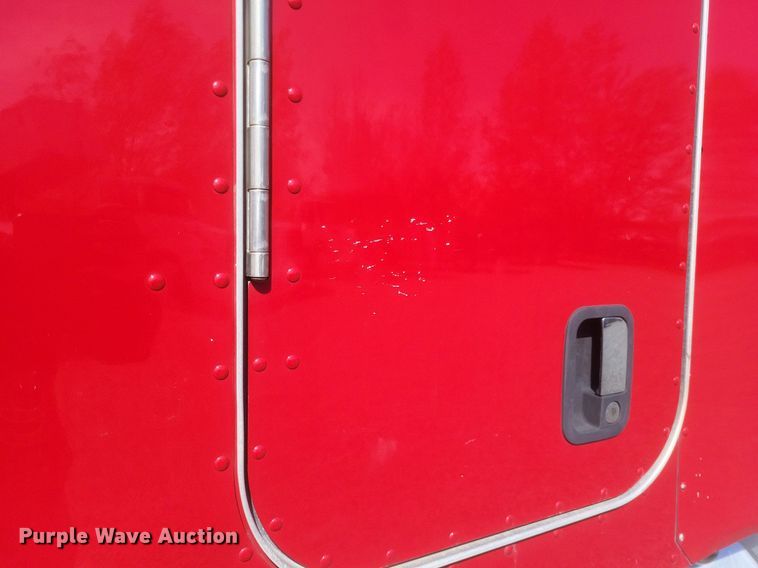 image for item EJ7949 2019 Peterbilt  567 semi truck