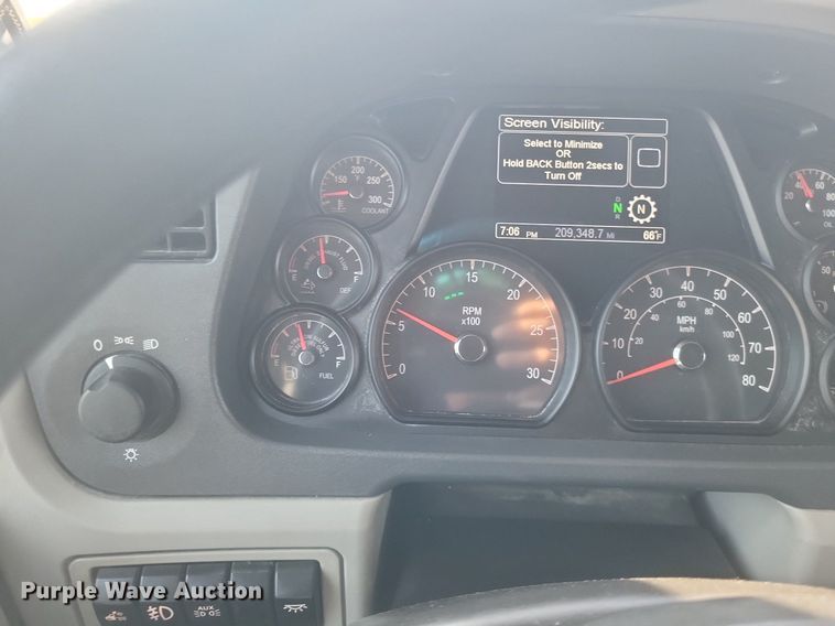 image for item EJ7949 2019 Peterbilt  567 semi truck