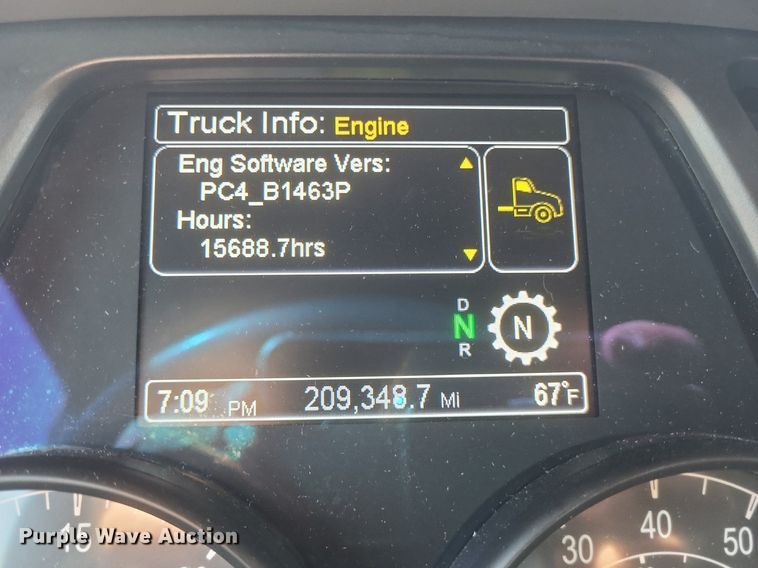 image for item EJ7949 2019 Peterbilt  567 semi truck