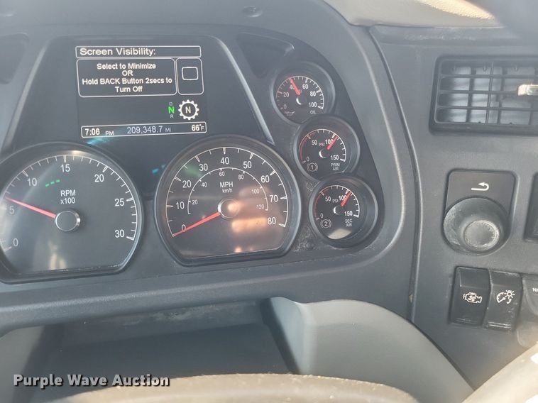 image for item EJ7949 2019 Peterbilt  567 semi truck