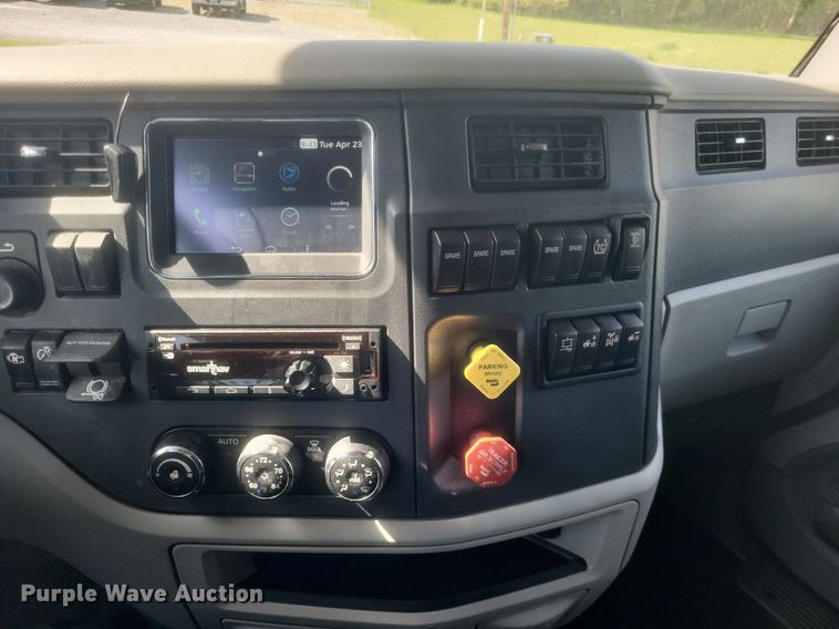 image for item EJ7949 2019 Peterbilt  567 semi truck