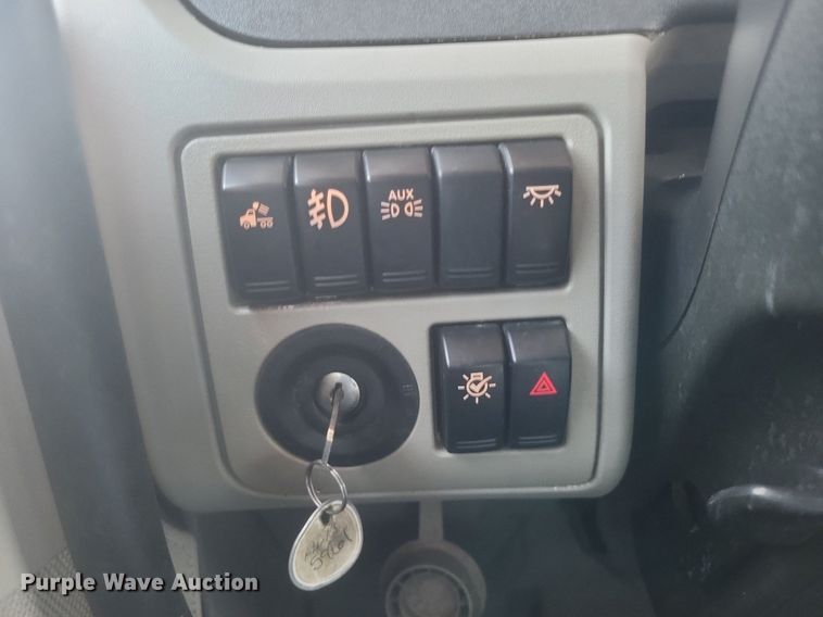 image for item EJ7949 2019 Peterbilt  567 semi truck