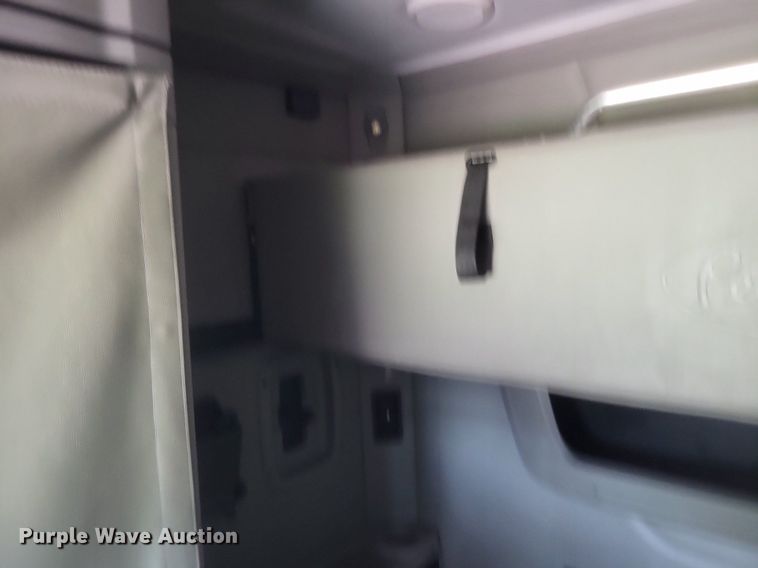 image for item EJ7949 2019 Peterbilt  567 semi truck