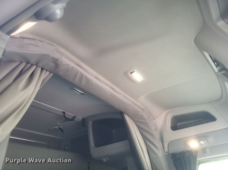 image for item EJ7949 2019 Peterbilt  567 semi truck