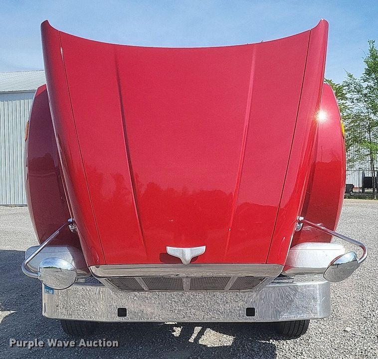 image for item EJ7949 2019 Peterbilt  567 semi truck