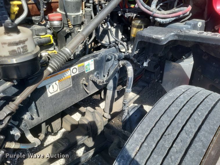 image for item EJ7949 2019 Peterbilt  567 semi truck