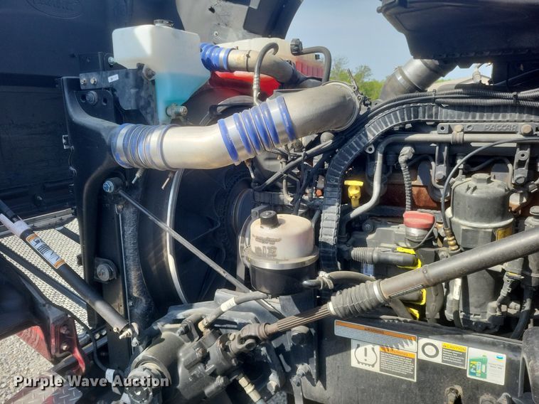 image for item EJ7949 2019 Peterbilt  567 semi truck