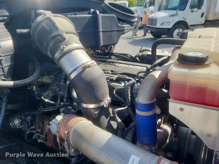 image for item EJ7949 2019 Peterbilt  567 semi truck