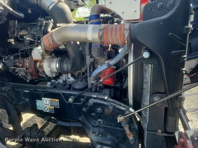 image for item EJ7949 2019 Peterbilt  567 semi truck