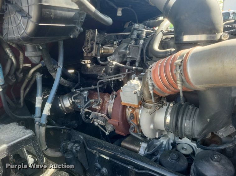 image for item EJ7949 2019 Peterbilt  567 semi truck