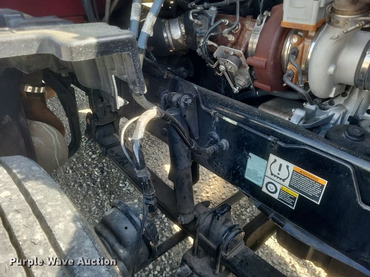 image for item EJ7949 2019 Peterbilt  567 semi truck