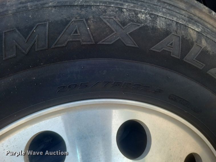 image for item EJ7949 2019 Peterbilt  567 semi truck