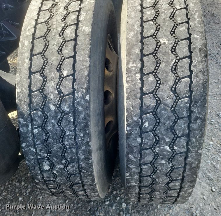 image for item EJ7949 2019 Peterbilt  567 semi truck