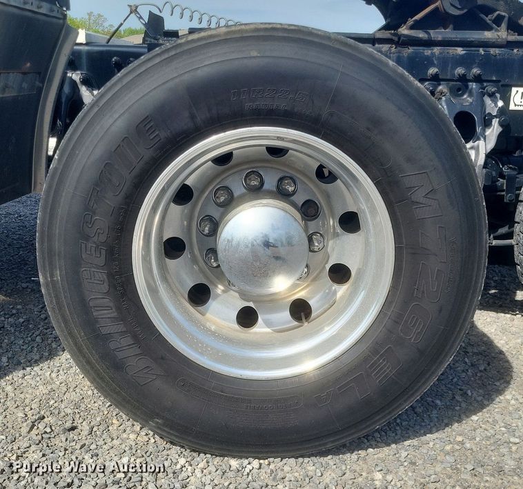 image for item EJ7949 2019 Peterbilt  567 semi truck