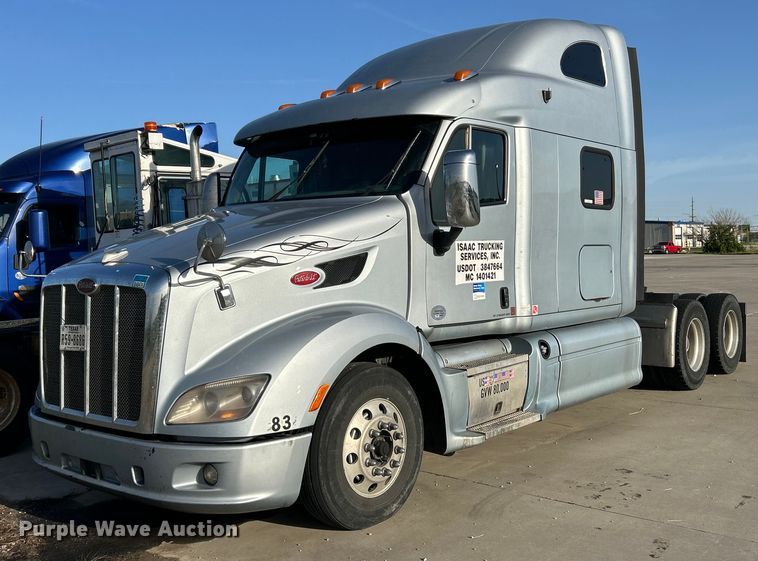 image for item EK4459 2016 Peterbilt 587 semi truck