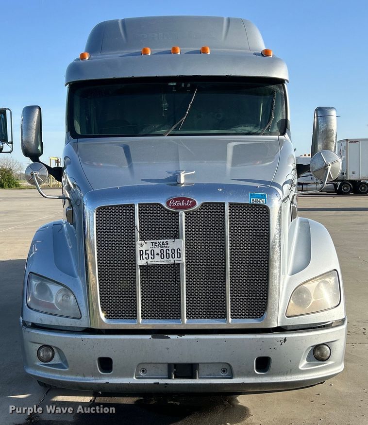 image for item EK4459 2016 Peterbilt 587 semi truck
