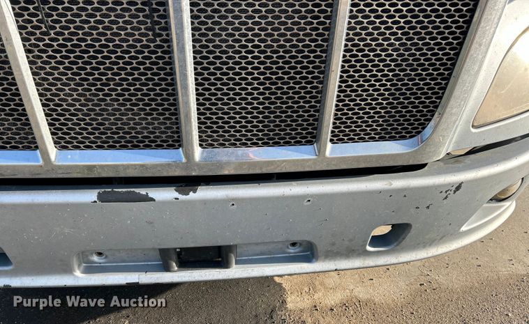 image for item EK4459 2016 Peterbilt 587 semi truck