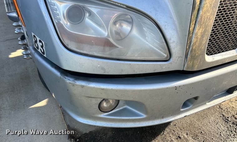 image for item EK4459 2016 Peterbilt 587 semi truck