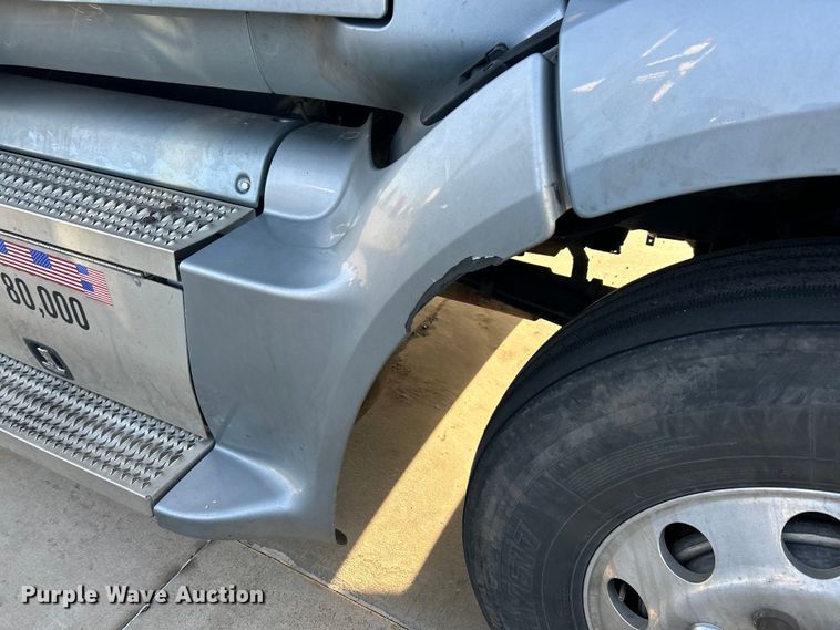 image for item EK4459 2016 Peterbilt 587 semi truck