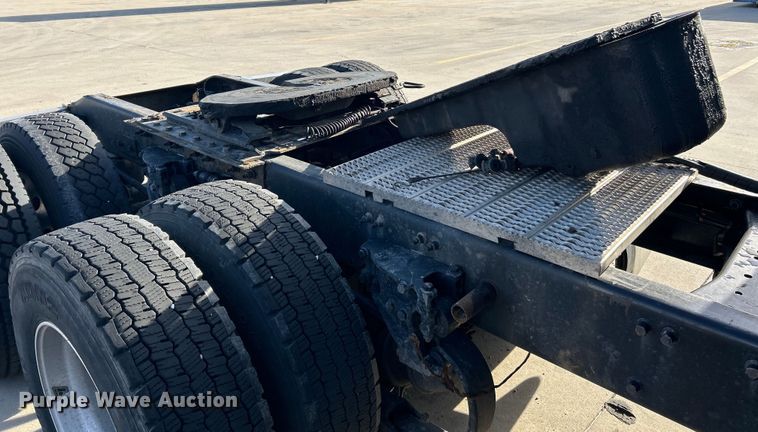 image for item EK4459 2016 Peterbilt 587 semi truck