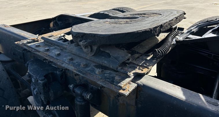 image for item EK4459 2016 Peterbilt 587 semi truck