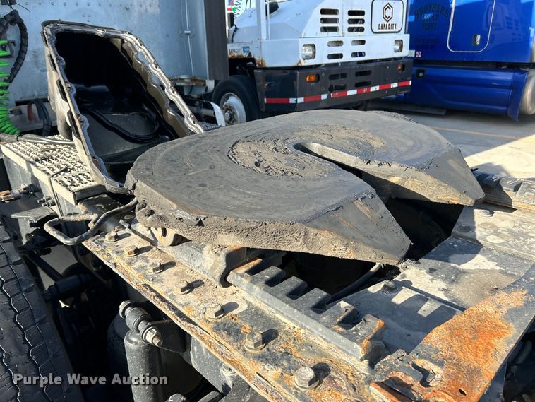 image for item EK4459 2016 Peterbilt 587 semi truck