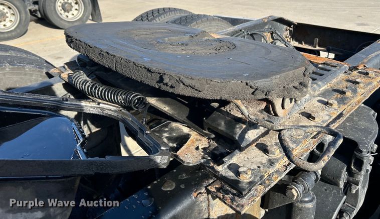 image for item EK4459 2016 Peterbilt 587 semi truck