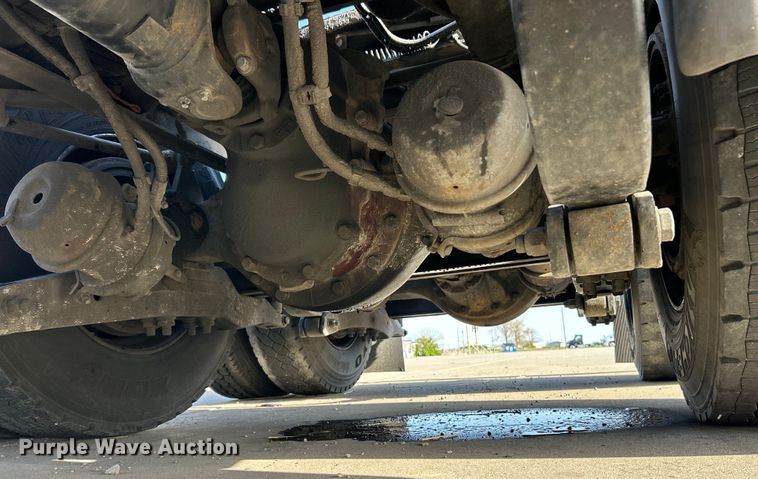 image for item EK4459 2016 Peterbilt 587 semi truck