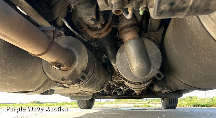 image for item EK4459 2016 Peterbilt 587 semi truck