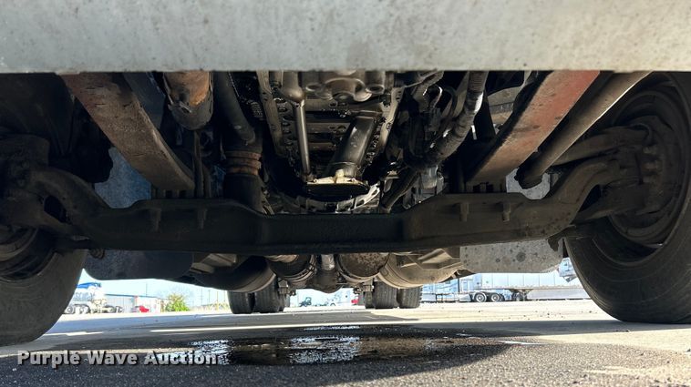 image for item EK4459 2016 Peterbilt 587 semi truck