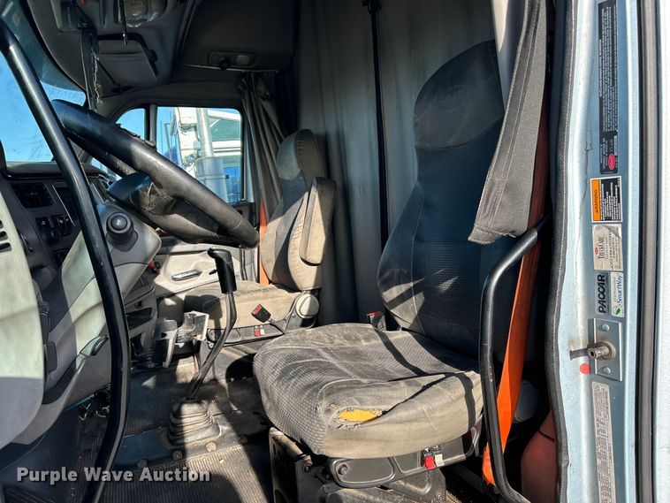 image for item EK4459 2016 Peterbilt 587 semi truck