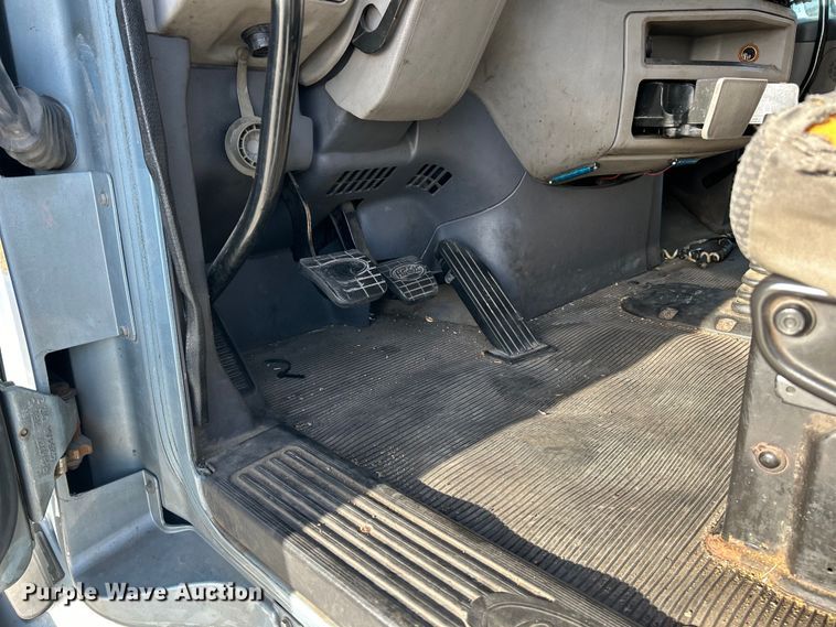 image for item EK4459 2016 Peterbilt 587 semi truck