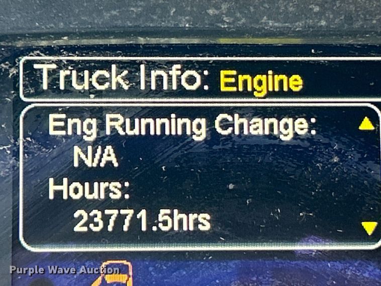 image for item EK4459 2016 Peterbilt 587 semi truck