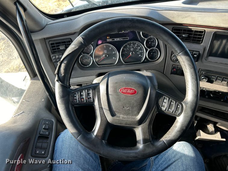 image for item EK4459 2016 Peterbilt 587 semi truck