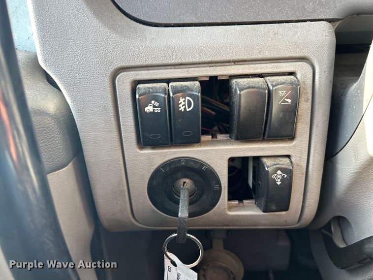 image for item EK4459 2016 Peterbilt 587 semi truck