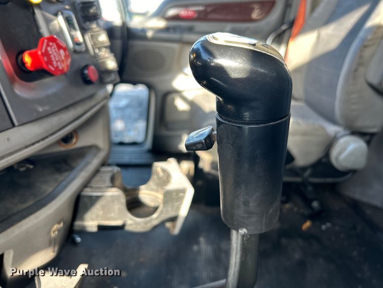 image for item EK4459 2016 Peterbilt 587 semi truck