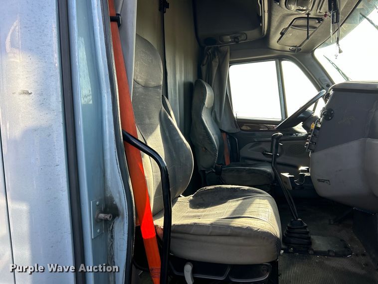 image for item EK4459 2016 Peterbilt 587 semi truck