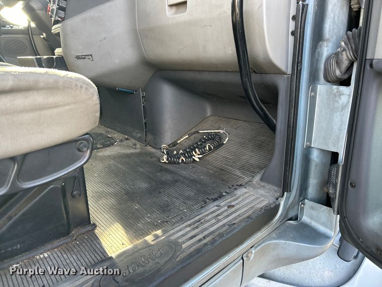 image for item EK4459 2016 Peterbilt 587 semi truck