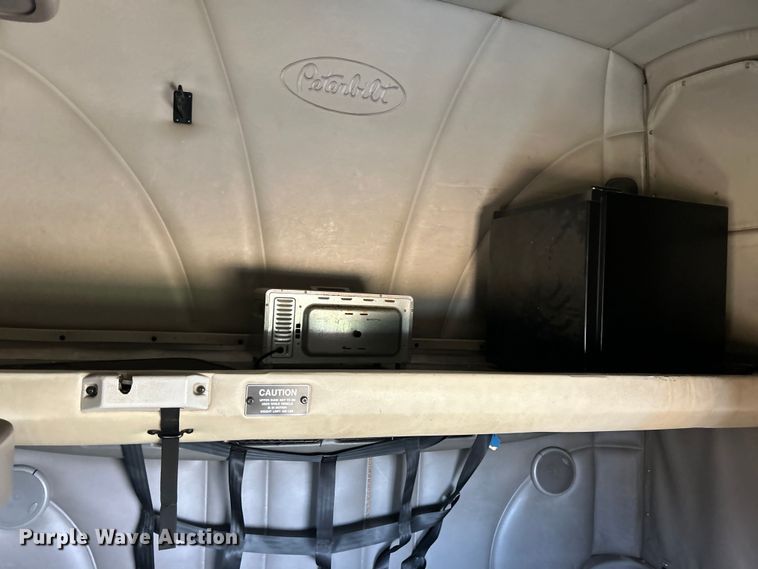 image for item EK4459 2016 Peterbilt 587 semi truck